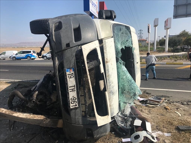 Aksaray´da kamyonet ile otomobil çarpıştı:6 yaralı