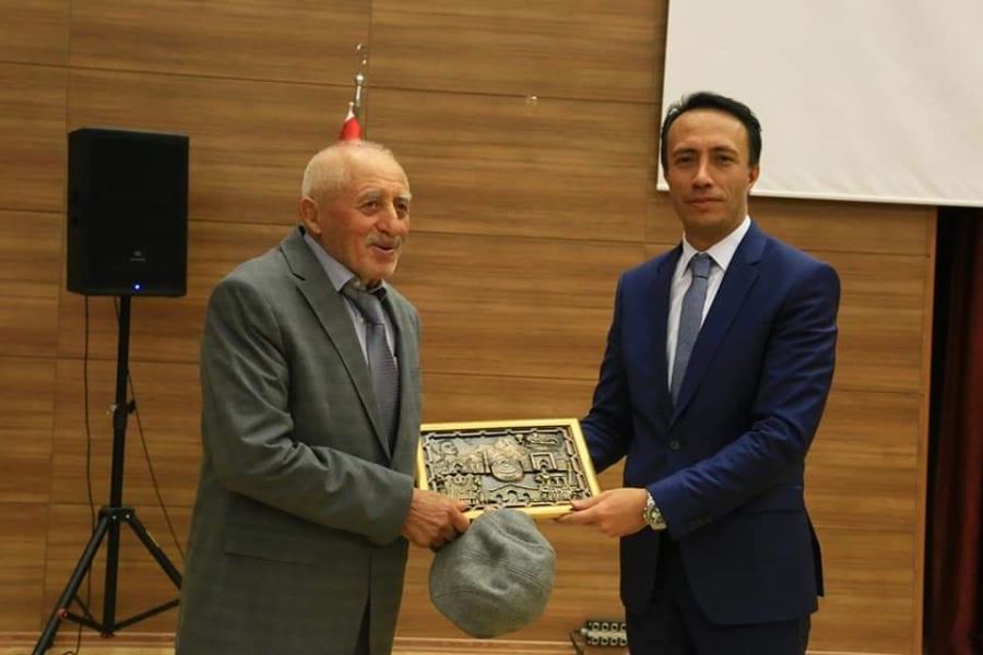 Rahim öğretmen,21 yılda 40 bin ağaçlık iki orman oluşturdu