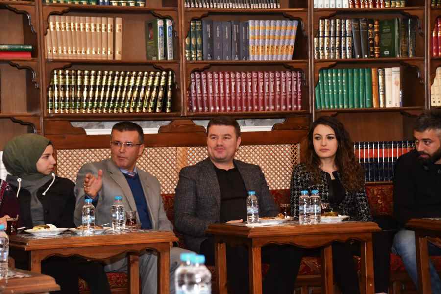Başkan Dinçer İletişim Fakültesi öğrencileri ile biraraya geldi