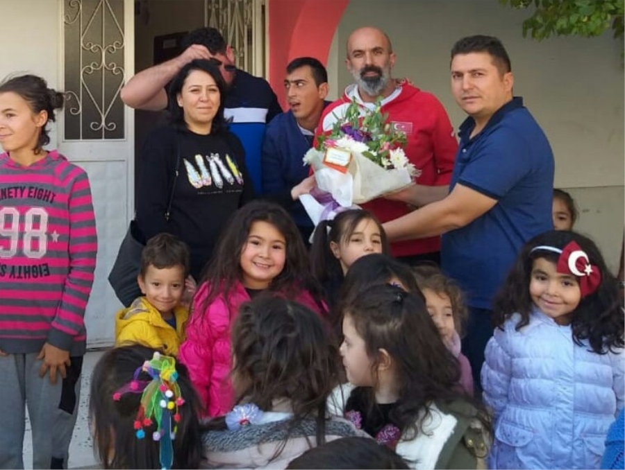Minik öğrencilerden anlamlı ziyaret