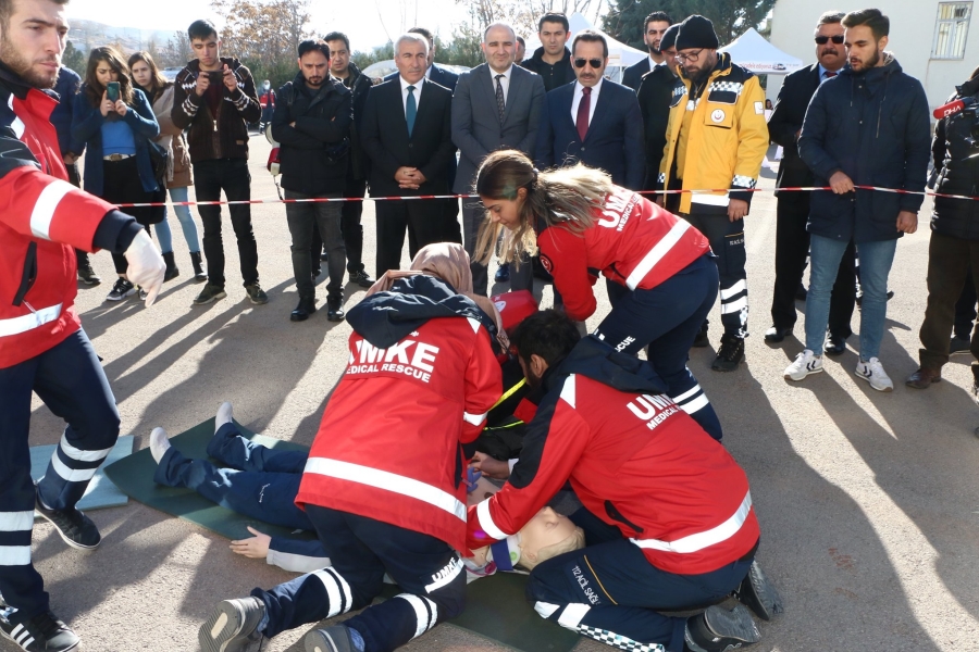 Sağlık Ekiplerinden Gerçeğini Aratmayan Tatbikat