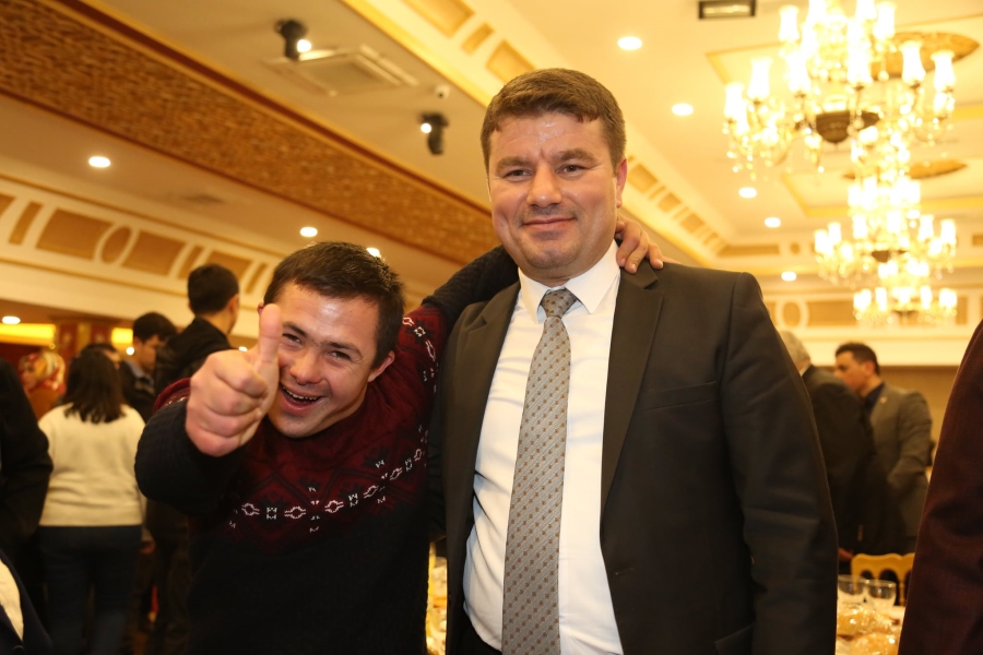 Valilik ve Belediyeden Engelliler onuruna yemek