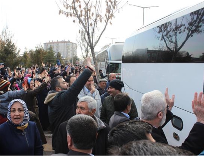 Umre yolcuları dualarla uğurlandı