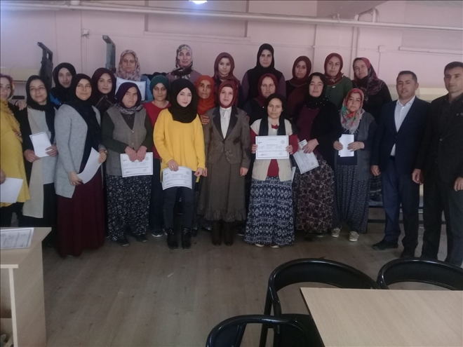 Gülağaç ilçesindeki kadınlar sertifikalarına kavuştu