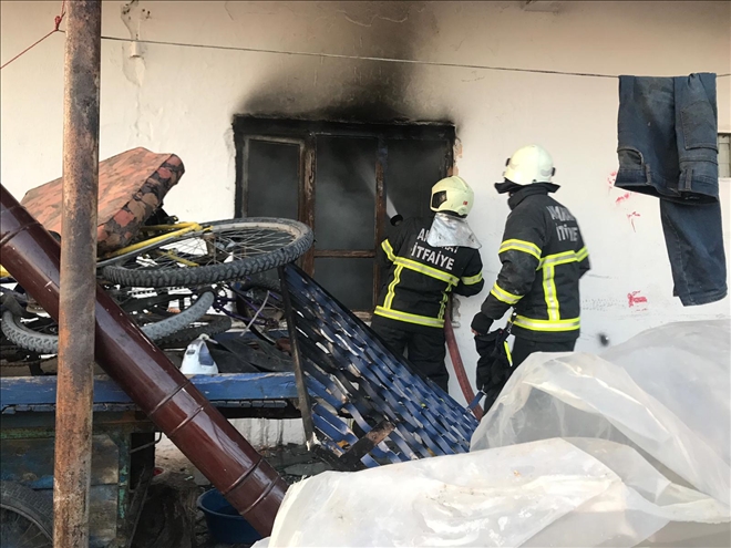 Aksaray´da müstakil ev alev alev yandı