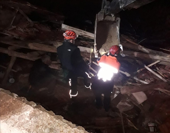 Aksaray´da ahır çöktü,8 hayvan telef oldu