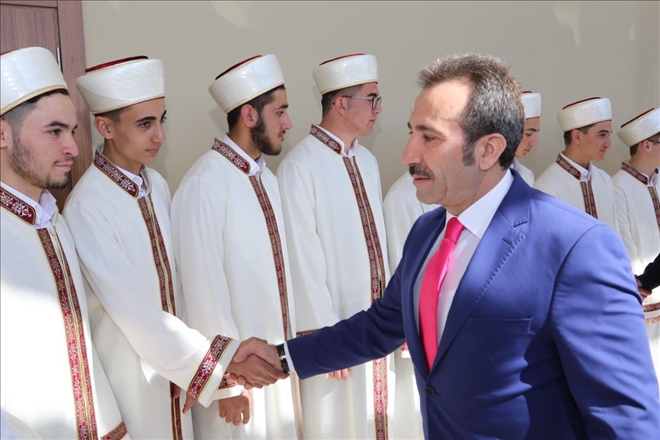 44 Hafız düzenlenen törenle diplomalarını aldı