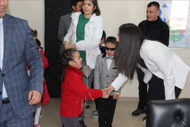 Özel öğrenciler Kaymakam Karaalioğlu´nu ziyaret ettiler