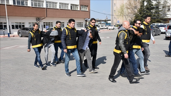Aksaray´da 2 milyonluk vurgun yapan dolandırıcılar yakalandı