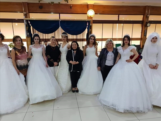 Aksaray´da Gelinlik Defilesi Büyük İlgi Gördü