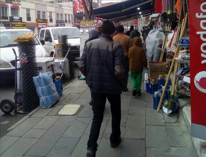 Aksaray´da kaldırım işgali Can sıkıyor