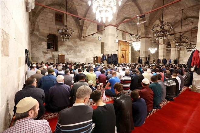 Aksaray´da Regaip Kandili Coşkuyla Kutlandı