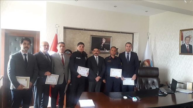 Kaymakam Tugay´dan Başarılı Personeline Başarı Belgesi