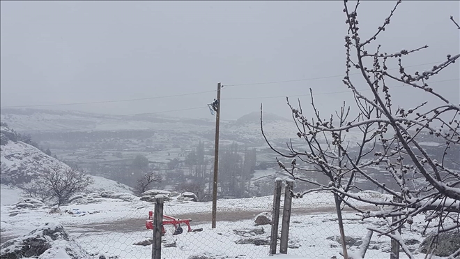 Aksaray´ın yüksek kesimlerine kar yağdı