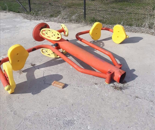 Parkta oyun oynayan çocuk az kalsın canından oluyordu!