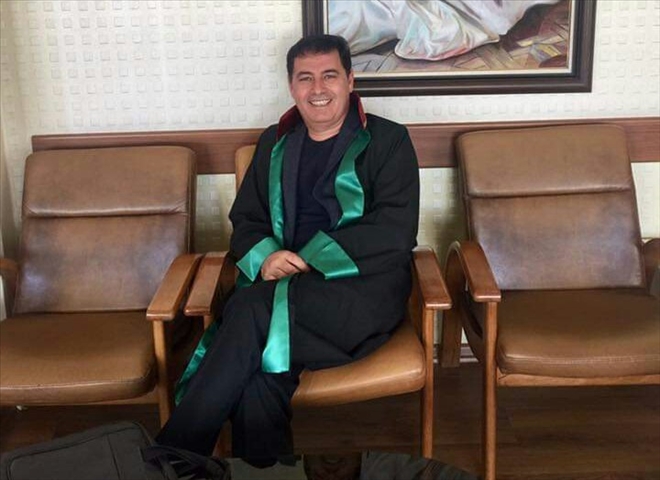 Eski eşinin boşanma davası Avukatını öldürüp,intihar etti