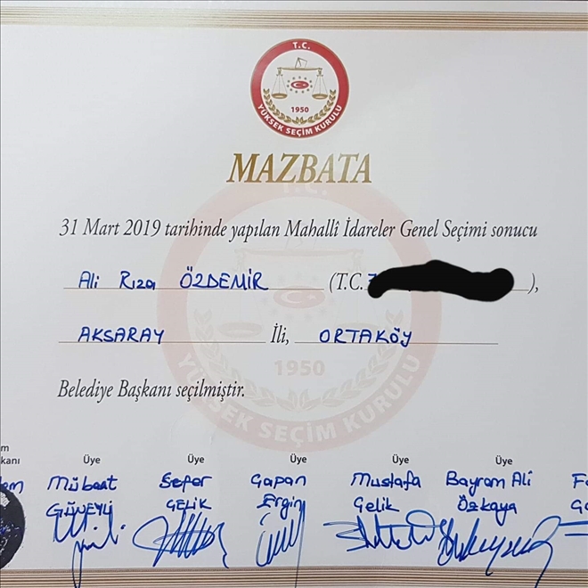 Belediye Başkanları mazbatalarını alıyor