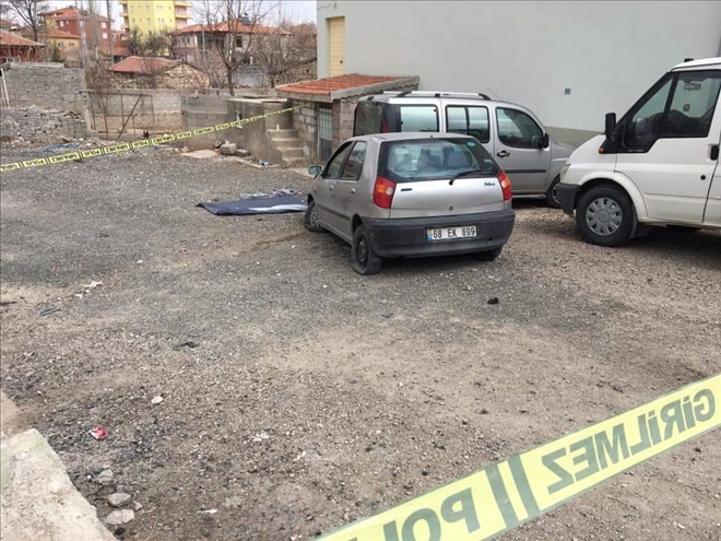 Yoldan çıkan otomobil oyun oynayan çocuklara çarptı: 1 ölü,1 ağır yaralı