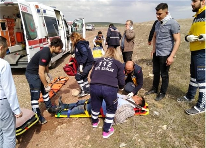 Kaza yapan sürücülere yardıma gidenlere otomobil çarptı:5 yaralı