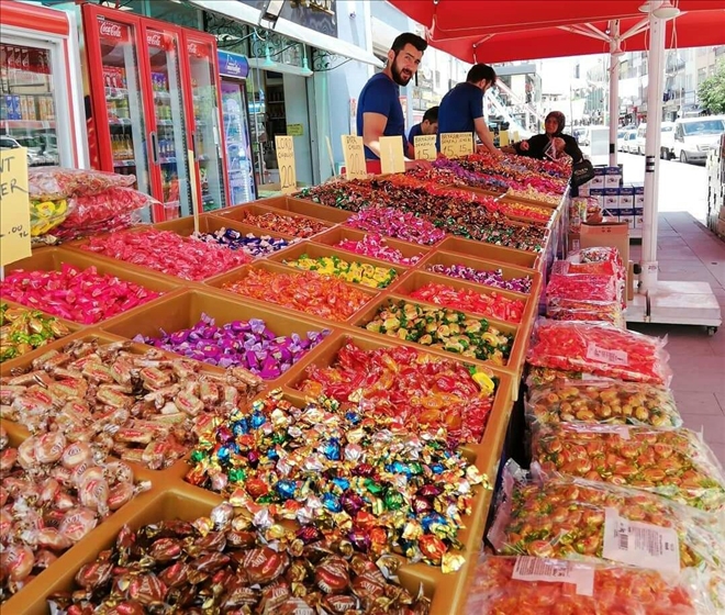  Aksaray´da Bayram şekerleri görücüye çıktı
