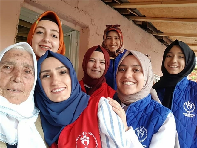 Gençlik merkezinin melekleri takdir topluyor