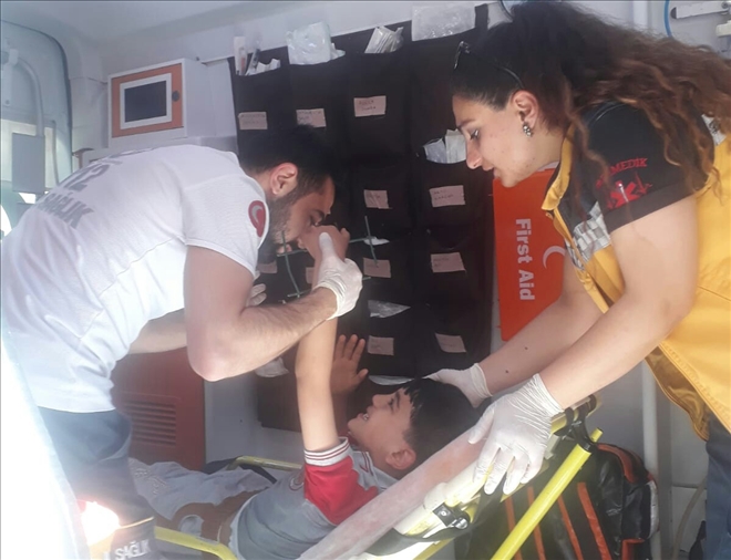 Okulun bahçesinde korkunç kaza!Eli tel çitlere saplandı