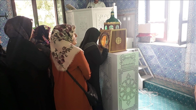 Sakal-ı Şerif dualarla ziyarete açıldı