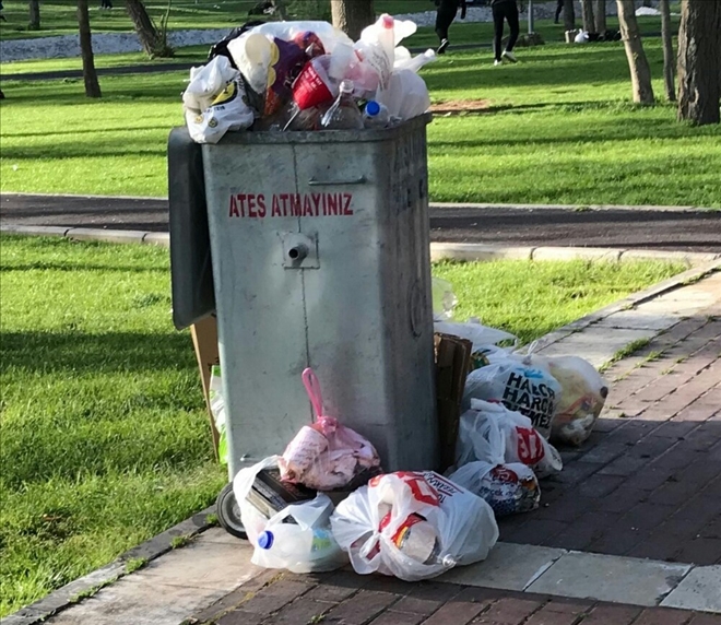 Çöp konteynerleri yetersiz kalıyor