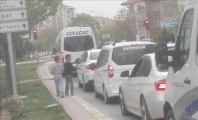 Mendil satan çocuklar kazalara davetiye çıkarıyor