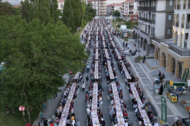 Somuncubaba Külliyesinde 5 bin kişi aynı iftar sofrasında buluştu