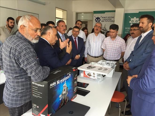 TOBB Mesleki Teknik Anadolu Lisesi´ne ?Robot kodlama ve Robot Eğitimi´ Atölyesi açıldı