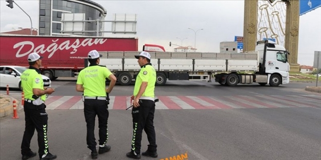 Aksaray´da kurallara uymayan sürücülere 2 milyon 11 bin TL para cezası uygulandı