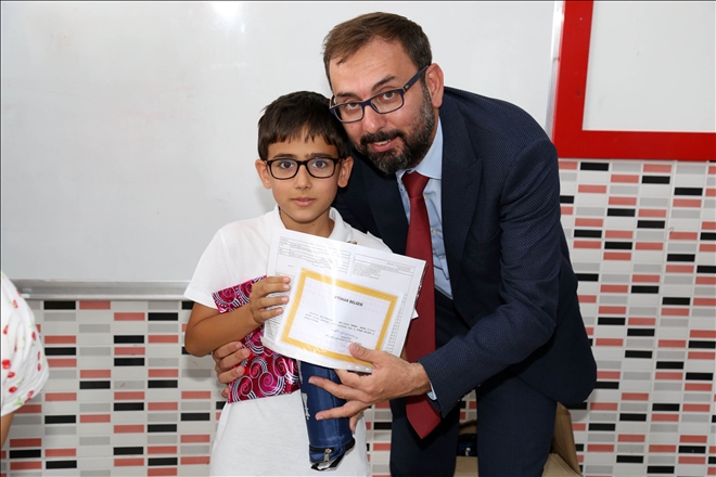 Aksaray´da 83 Bin Öğrenci Karnelerini Aldı