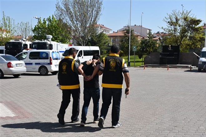 Hırsızlık,uyuşturucu kullanma ve yaralama suçlarından 5 kişi tutuklandı