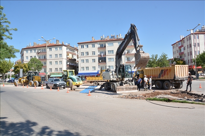 Sanayi kavşağında 2 şeritli yol 3 şerite çıkıyor