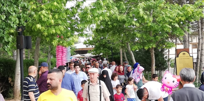  Aksaray´da Arefe günü mezarlıklar doldu taştı