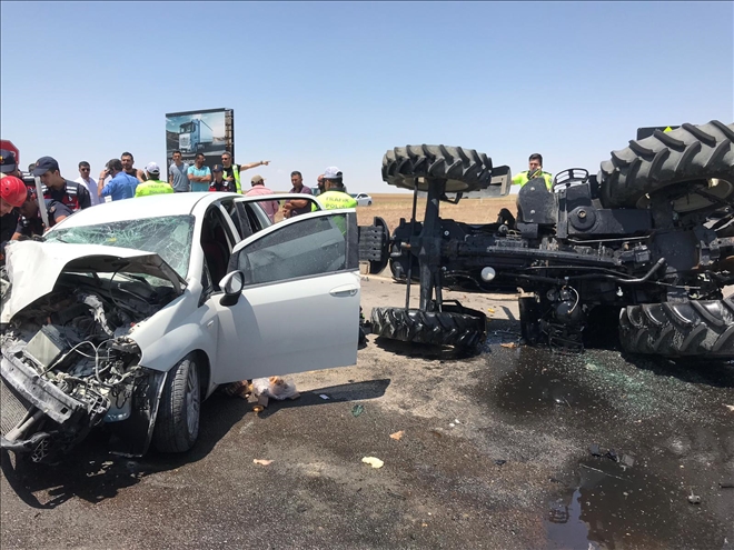 Aksaray´da otomobil ile traktör çarpıştı:1´i ağır 4 yaralı