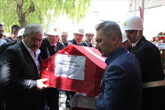 Kansere yenik düşen polis memuru ebediyete uğurlandı