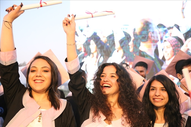 ASÜ´de Mezuniyet Törenleri Başladı