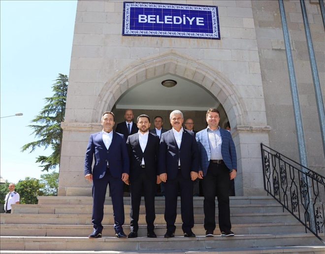 Başkan ve Validen Komşu Belediye´ye Ziyaret