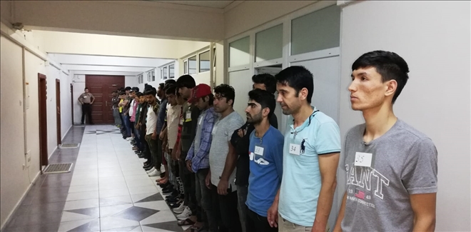 Aksaray´da kamu düzenini bozan 110 düzensiz göçmen  sınırdışı edildi