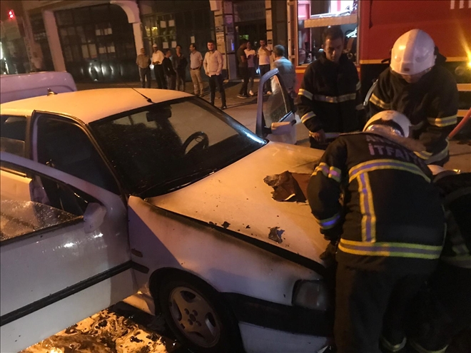 Aksaray´da seyir halindeki otomobil alev alev yandı