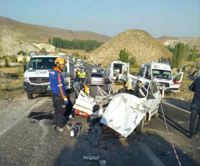 Aksaray´da feci kaza: 2 ölü,3 yaralı