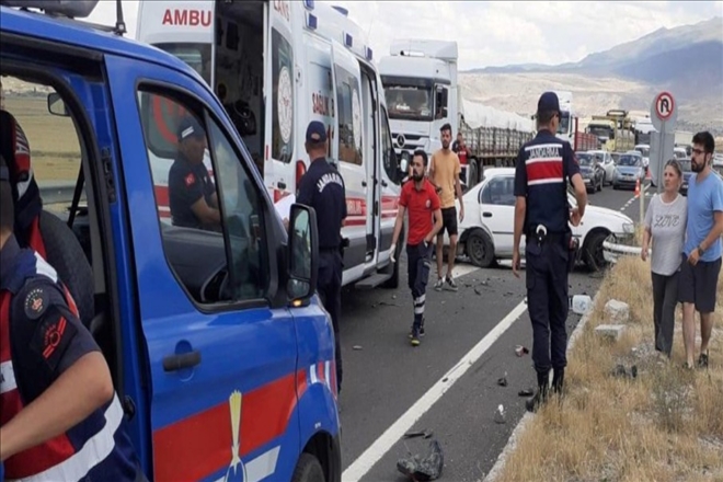Helvadere yolunda kaza: 4 yaralı