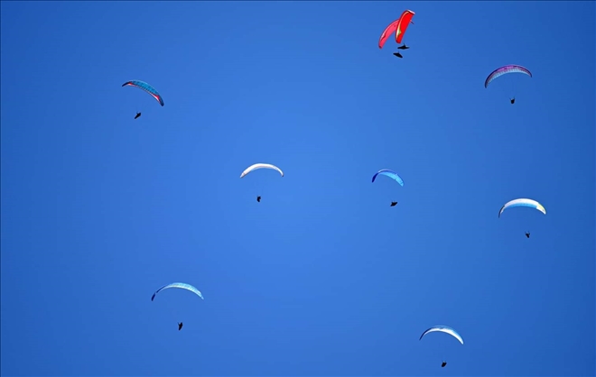Uluslararası Rusya Open Yamaç Paraşütü Şampiyonası Aksaray´da bugün başladı.