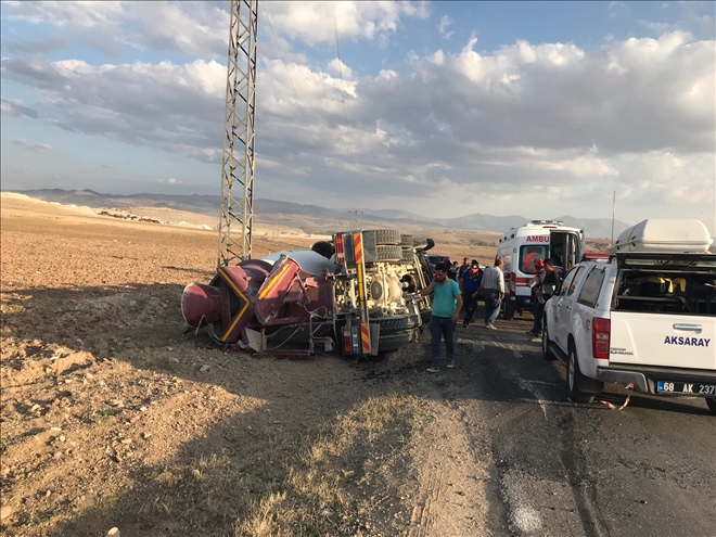 Beton mikseri devrildi:1 yaralı