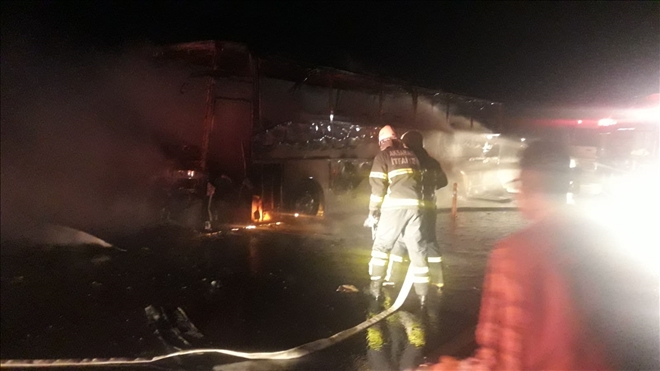 İçi yolcu dolu otobüs alev topuna döndü
