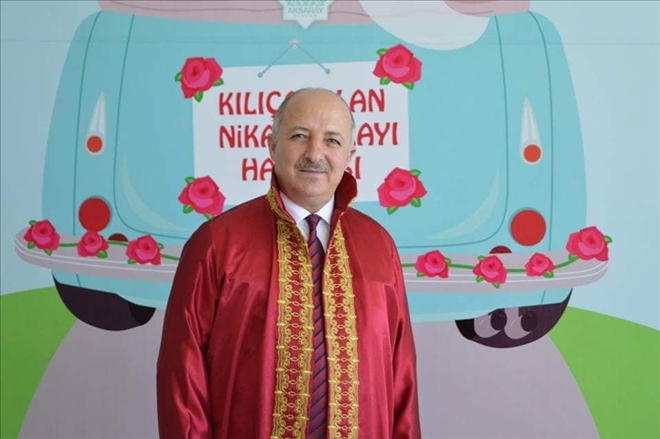 12 yılda 22 bin çiftin  nikahını kıydı