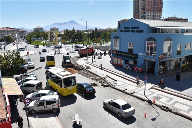 Piri Mehmet Paşa kavşağında yol genişletme çalışması yapılıyor