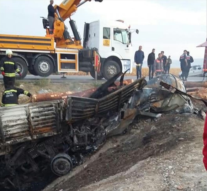 Devrildikten sonra yanan TIR´ın sürücüsü hayatını kaybetti